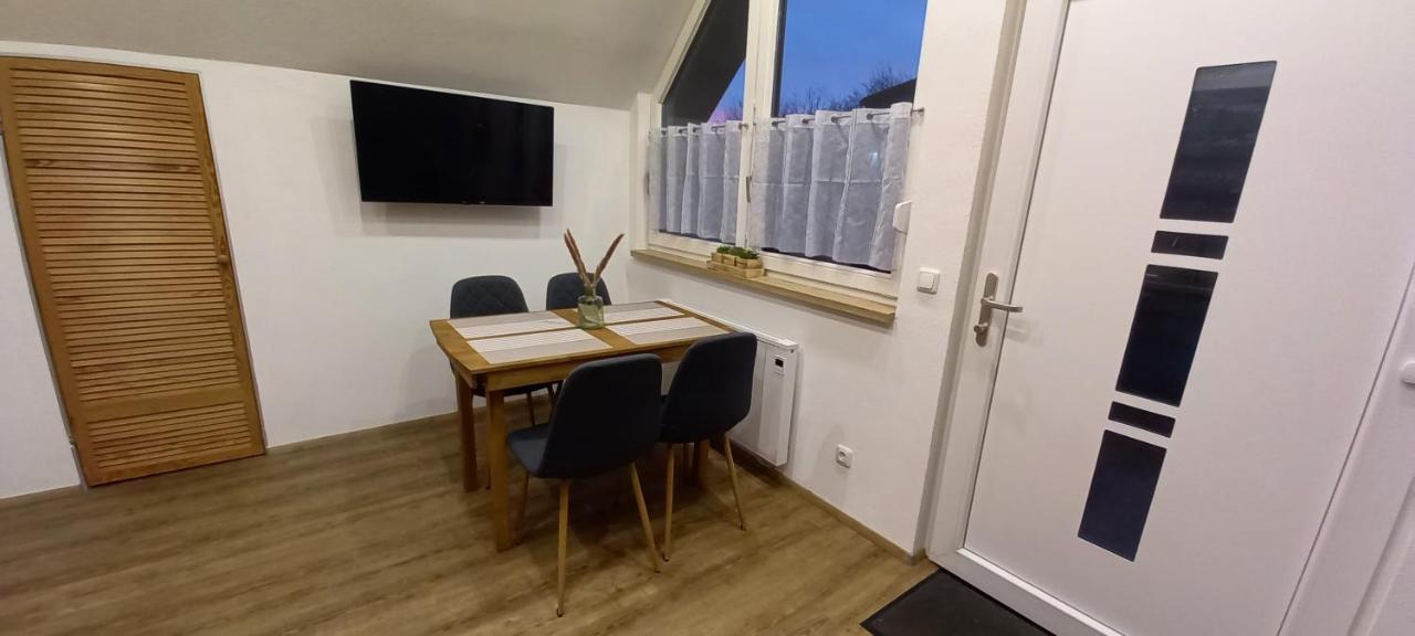 Kleine, Gemuetliche Dachgeschosswohnung Laudenbach  Exterior foto
